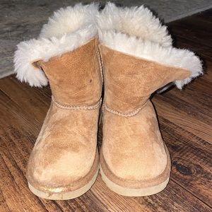 Toddler girl Bailey button UGG